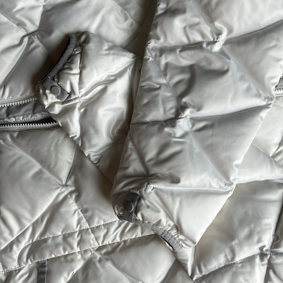 Women’s North Face Winter Coat - Picture 4 of 7